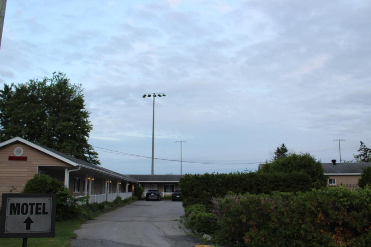 Le Marigot Otel Vaudreuil-Dorion Dış mekan fotoğraf